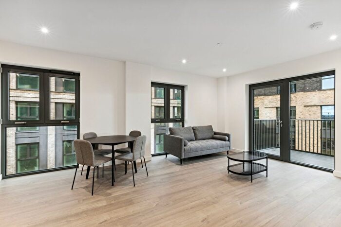 2 Bedroom Flat To Rent In Darter House, Anax Street, N4