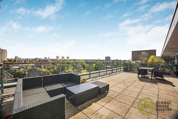 2 Bedroom Flat To Rent In Wandsworth Road, Nine Elms, London, SW8