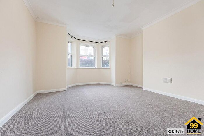 1 Bedroom Flat For Sale In Basement Flat, Croydon, Surrey, CR0