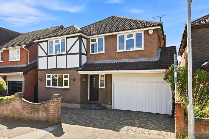 4 Bedroom Detached House For Sale In Elmhurst Avenue, Benfleet, SS7