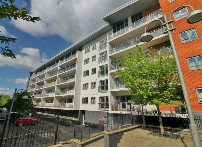 2 Bedroom Flat To Rent In Hamilton House, Wolverton, Milton Keynes, MK12