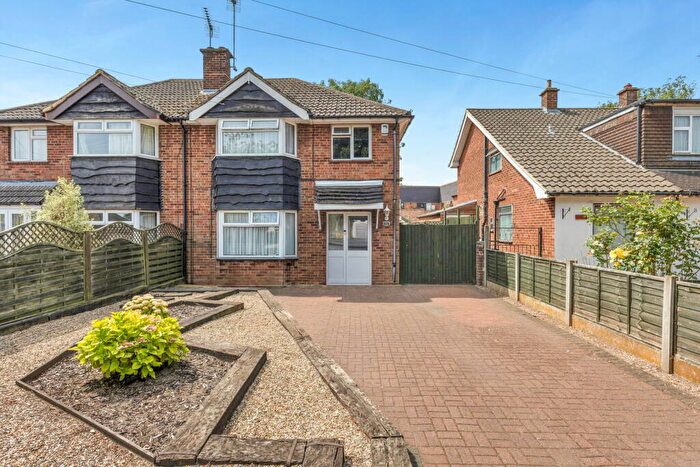 3 Bedroom Semi-Detached House For Sale In Meadway, Dunstable, Bedfordshire, LU6