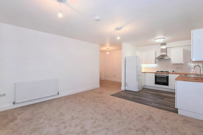 2 Bedroom Flat To Rent In Queen Street, Horsham, RH13
