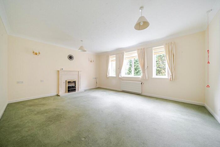 2 Bedroom Retirement Property For Sale In Minster Court, Bracebridge Heath, Lincoln, LN4
