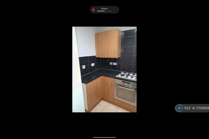 2 Bedroom Flat To Rent In Calder Street, Glasgow, G42