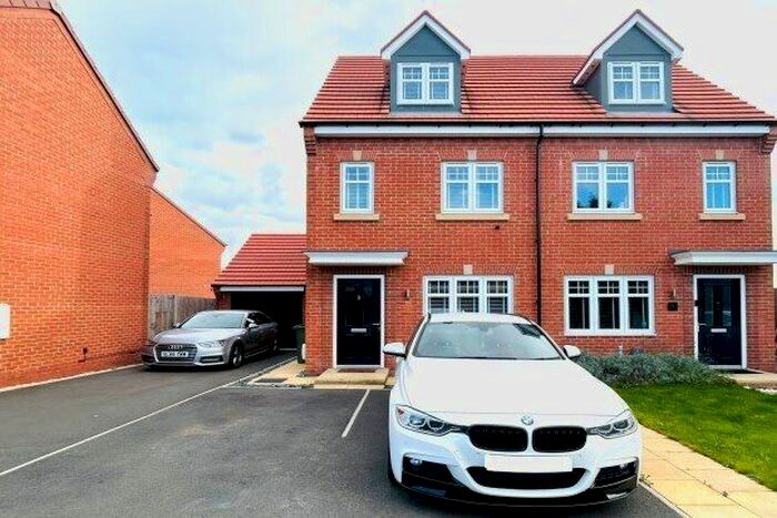 3 Bedroom Property To Rent In Ferry View, Wakefield, WF1