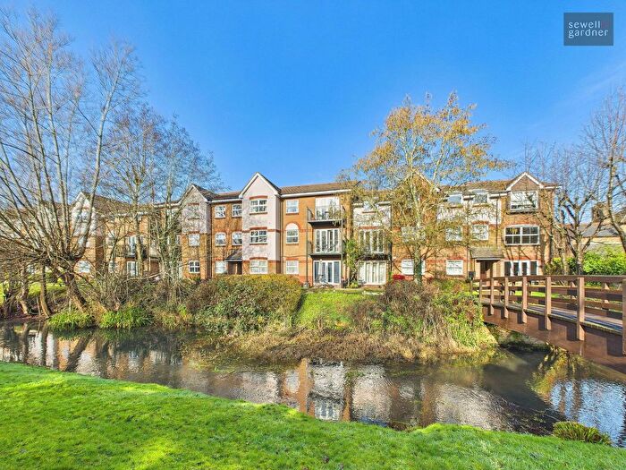 2 Bedroom Flat For Sale In Mill Stream Lodge, Rickmansworth, WD3