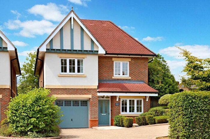 4 Bedroom Detached House For Sale In Shepherds Lane, Beaconsfield, Buckinghamshire, HP9