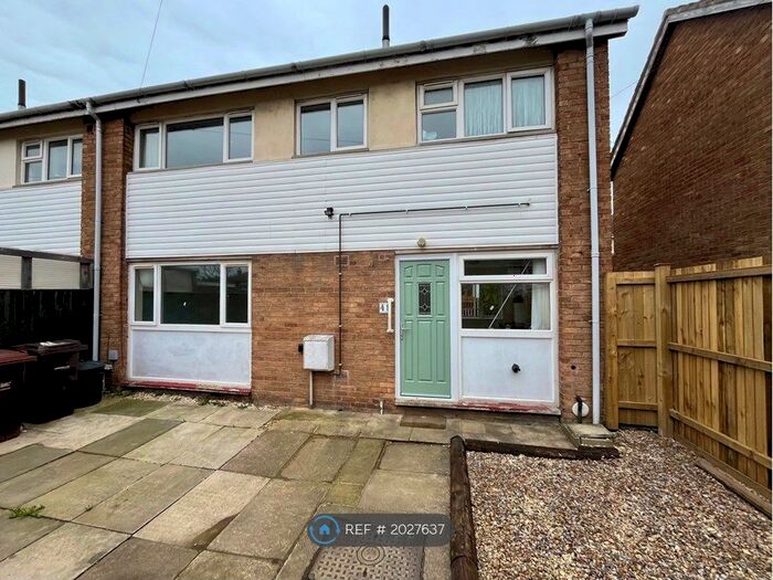 2 Bedroom Terraced House To Rent In Blakeley Grove, Wakefield, WF2