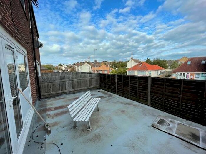 2 Bedroom Apartment To Rent In The Broadway, Minster, ME12