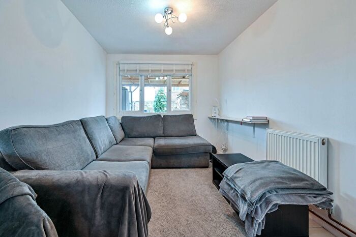 3 Bedroom Semi-Detached House To Rent In Guildford, Surrey, Guildford, GU1