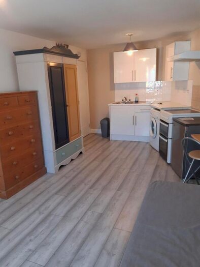 Studio To Rent In Brierley Avenue, London, N9