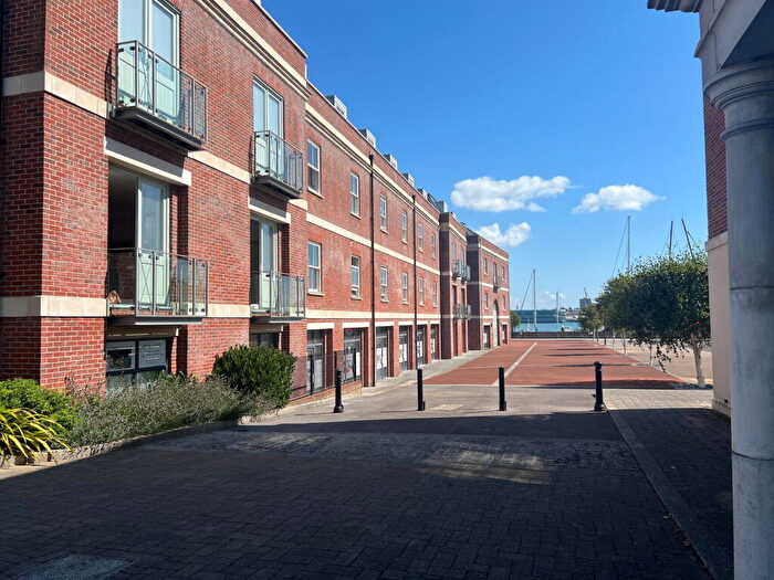 2 Bedroom Flat For Sale In Salt Meat Lane, Gosport, PO12