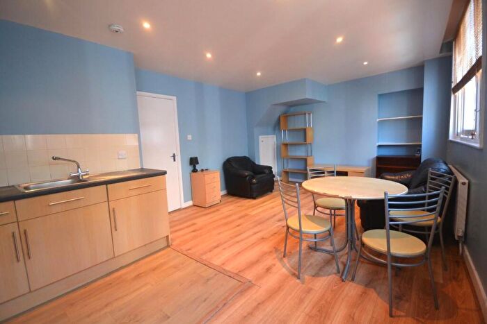1 Bedroom Apartment To Rent In High Street, Reading, Berkshire, RG1