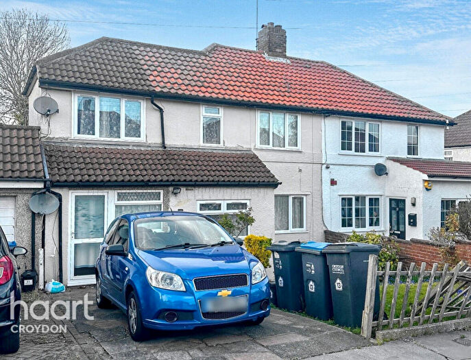 4 Bedroom Semi-Detached House For Sale In Aldrich Crescent, Croydon, CR0