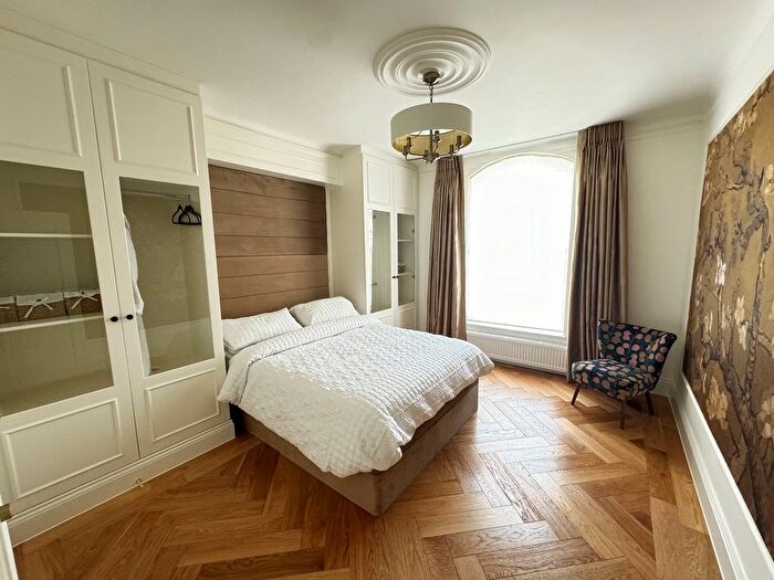 3 Bedroom Flat To Rent In Montrose Court, Temple Fortune, London, NW11