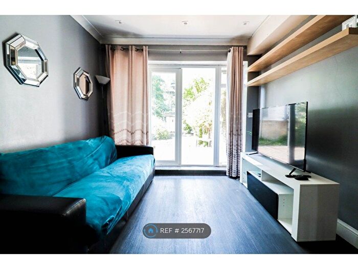 2 Bedroom Flat To Rent In Glengall Road, London, SE15