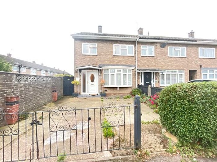 3 Bedroom Terraced House To Rent In Tithe Farm Road, Dunstable, LU5