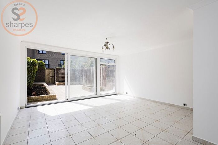 3 Bedroom Town House To Rent In Hampden, Broadhead Strand, London, NW9