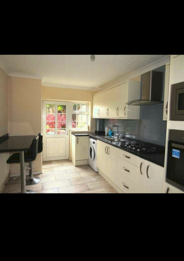 3 Bedroom End Of Terrace House To Rent In Popes Lane, Birmingham, B38