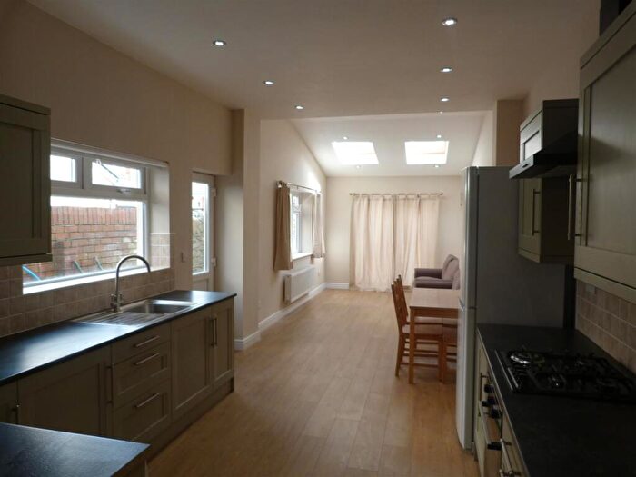 2 Bedroom Flat To Rent In Connaught Road, Roath, CF24