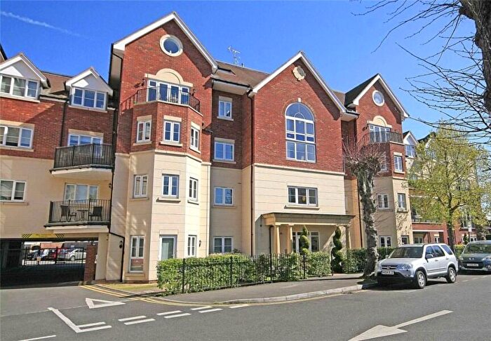 2 Bedroom Apartment To Rent In West Byfleet, Surrey, KT14
