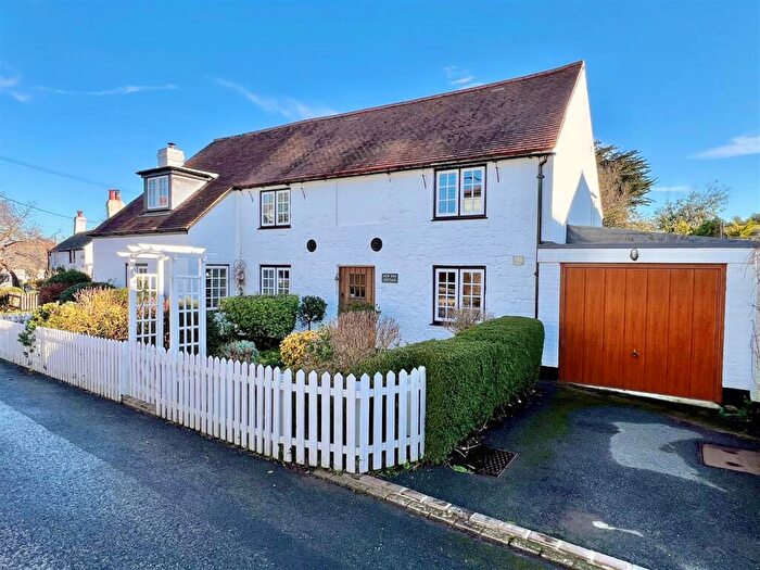 3 Bedroom Detached House For Sale In Norton Green, Isle Of Wight, PO40