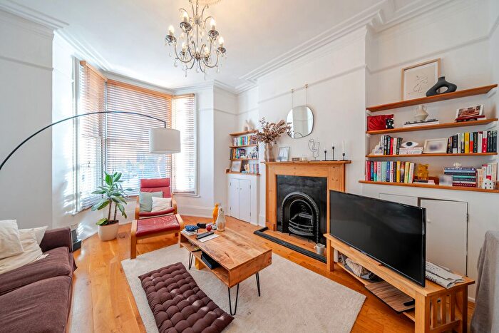 1 Bedroom Flat For Sale In Fernhead Road, Queens Park, London, W9