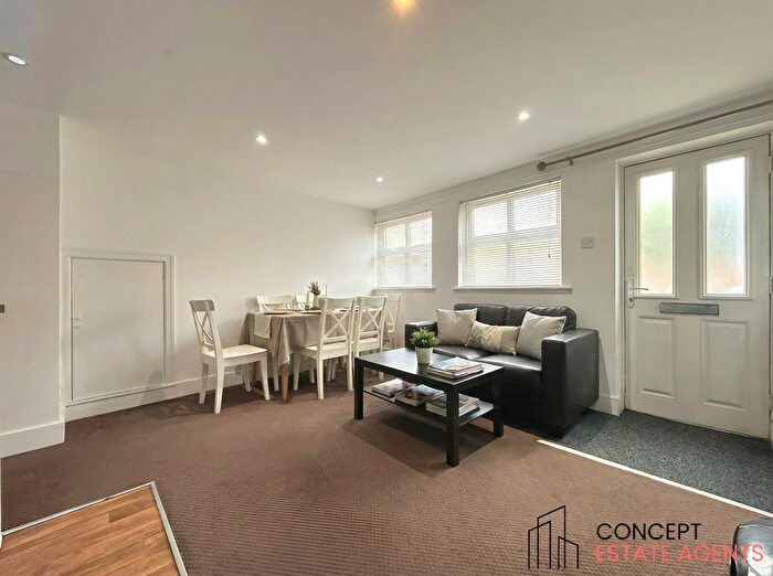 2 Bedroom Flat To Rent In Trinity Road, Tooting Bec, SW17