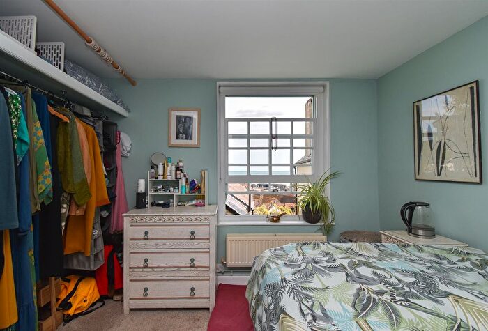 2 Bedroom Detached House To Rent In Church Passage, Hastings, TN34