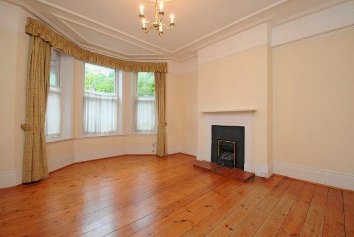 1 Bedroom Apartment To Rent In Hillside Gardens, Highgate, N6