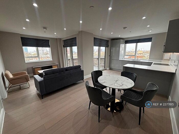 2 Bedroom Flat To Rent In Hyde Apartments, London, SW11