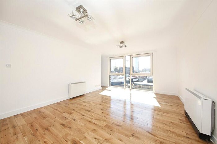 3 Bedroom Apartment To Rent In Boardwalk Place, London, E14