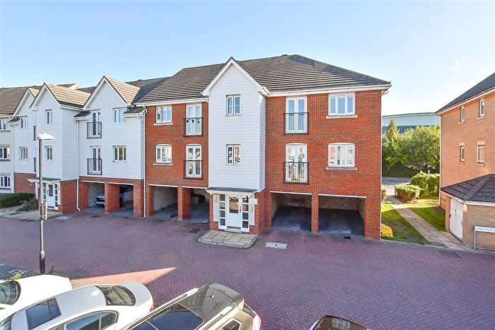 2 Bedroom Flat For Sale In Sherwood Avenue, Aylesford, Kent, ME20