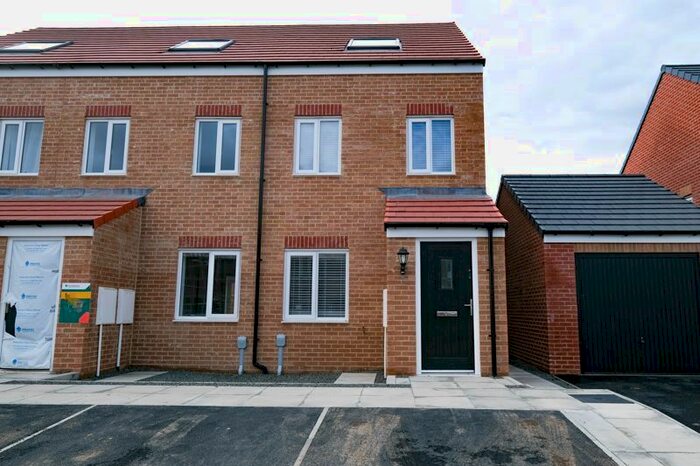 3 Bedroom Town House To Rent In Eider Close, North Sea Manor, Morpeth, NE65