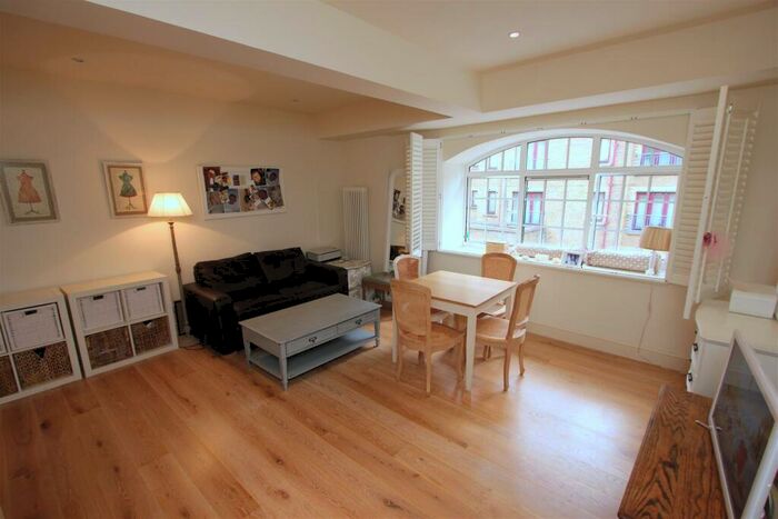 Apartment To Rent In Prusoms Island, Wapping High Street, Wapping, E1W