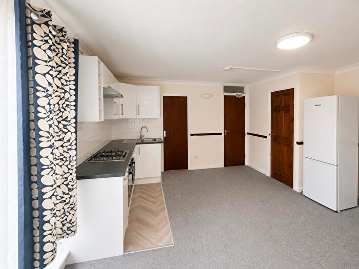 3 Bedroom Flat To Rent In Dunmow Close, Feltham, TW13