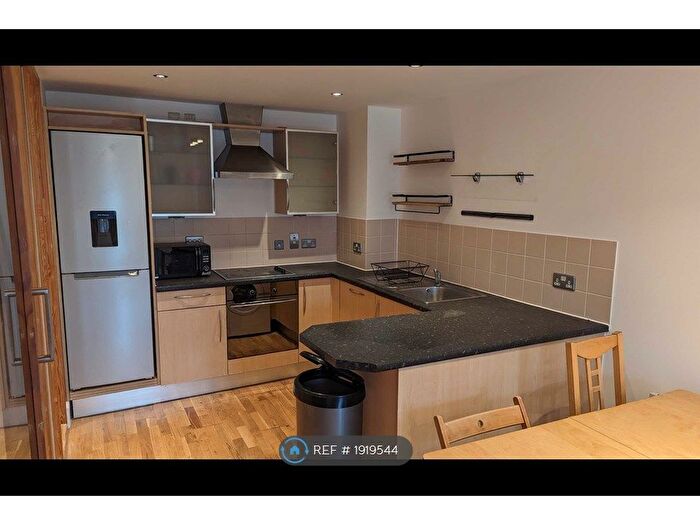 3 Bedroom Flat To Rent In Royal Parade, Tyndalls Park, Bristol, BS8