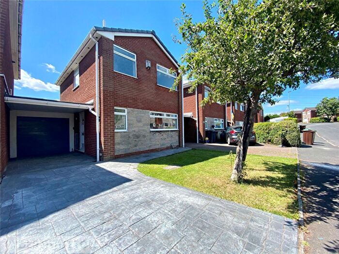 3 Bedroom Link Detached House To Rent In Partridge Way, Chadderton, Oldham, OL9