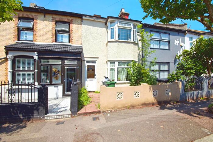 4 Bedroom Terraced House For Sale In Cottenham Road, Walthamstow, E17