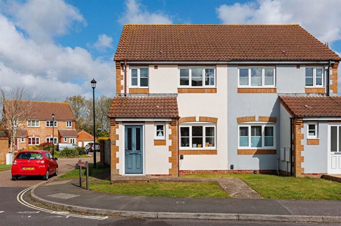 3 Bedroom Semi Detached House For Sale In Very Well Presented - Seaview Road, Cowes, PO31