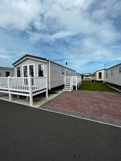 2 Bedroom Mobile/park Home For Sale In Penrefail Crossroads, Moelfre, Abergele, LL22
