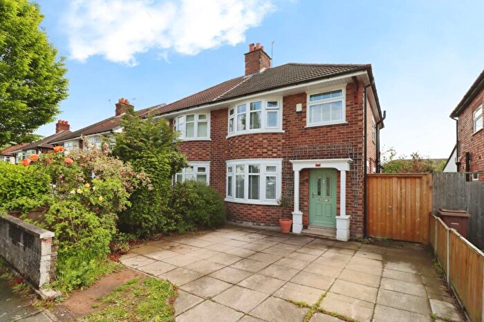 3 Bedroom Semi-Detached House For Sale In Queenswood Avenue, Bebington, CH63