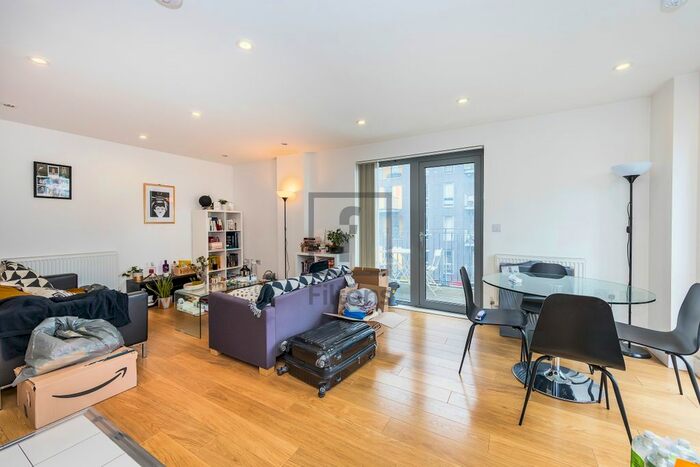 2 Bedroom Flat To Rent In Christian Street, London, E1