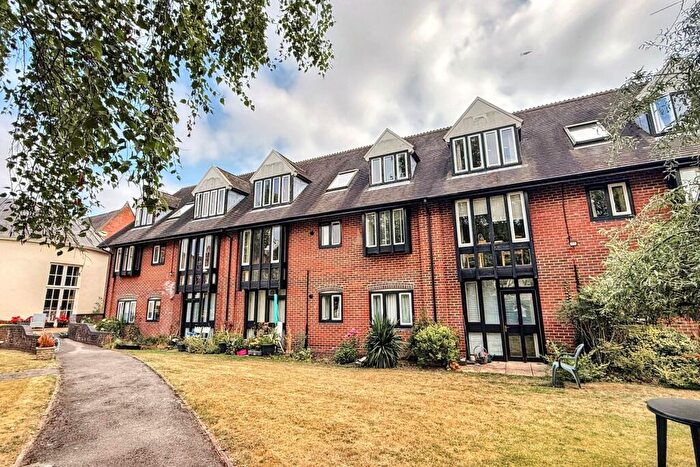 2 Bedroom Flat For Sale In Salisbury City Centre, SP1