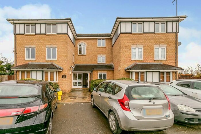 2 Bedroom Flat To Rent In Norfolk Close, Dartford, DA1