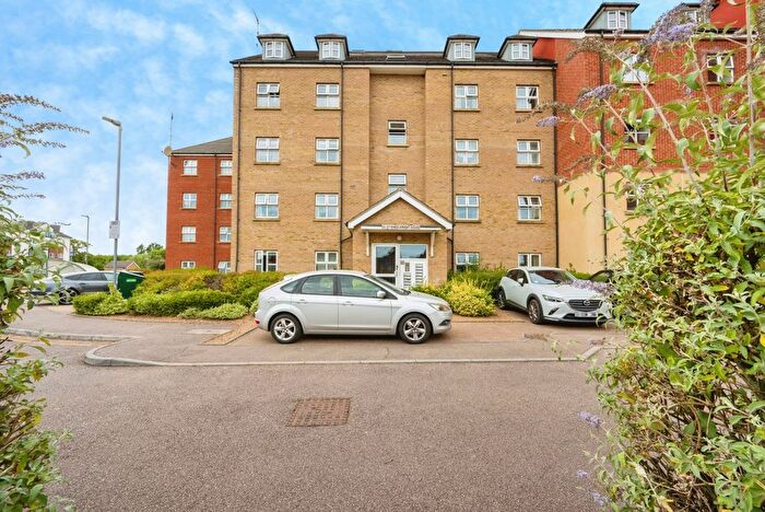 2 Bedroom Flat For Sale In Palgrave Road, Bedford, Bedfordshire, MK42
