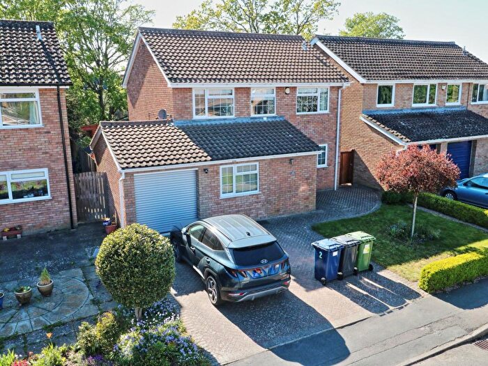 4 Bedroom Detached House For Sale In Willow Close, Little Paxton, St Neots, PE19