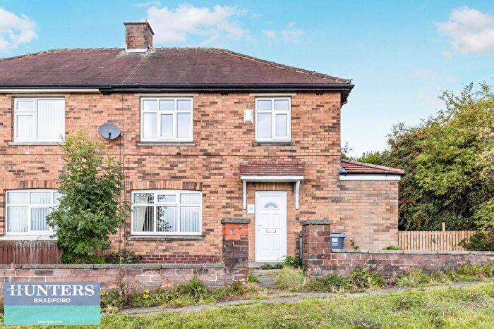 3 Bedroom Semi-Detached House For Sale In Farfield Avenue, Bradford, West Yorkshire, BD6
