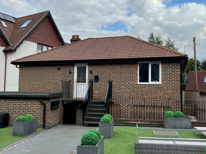 2 Bedroom Flat To Rent In Station Road West, Oxted, RH8